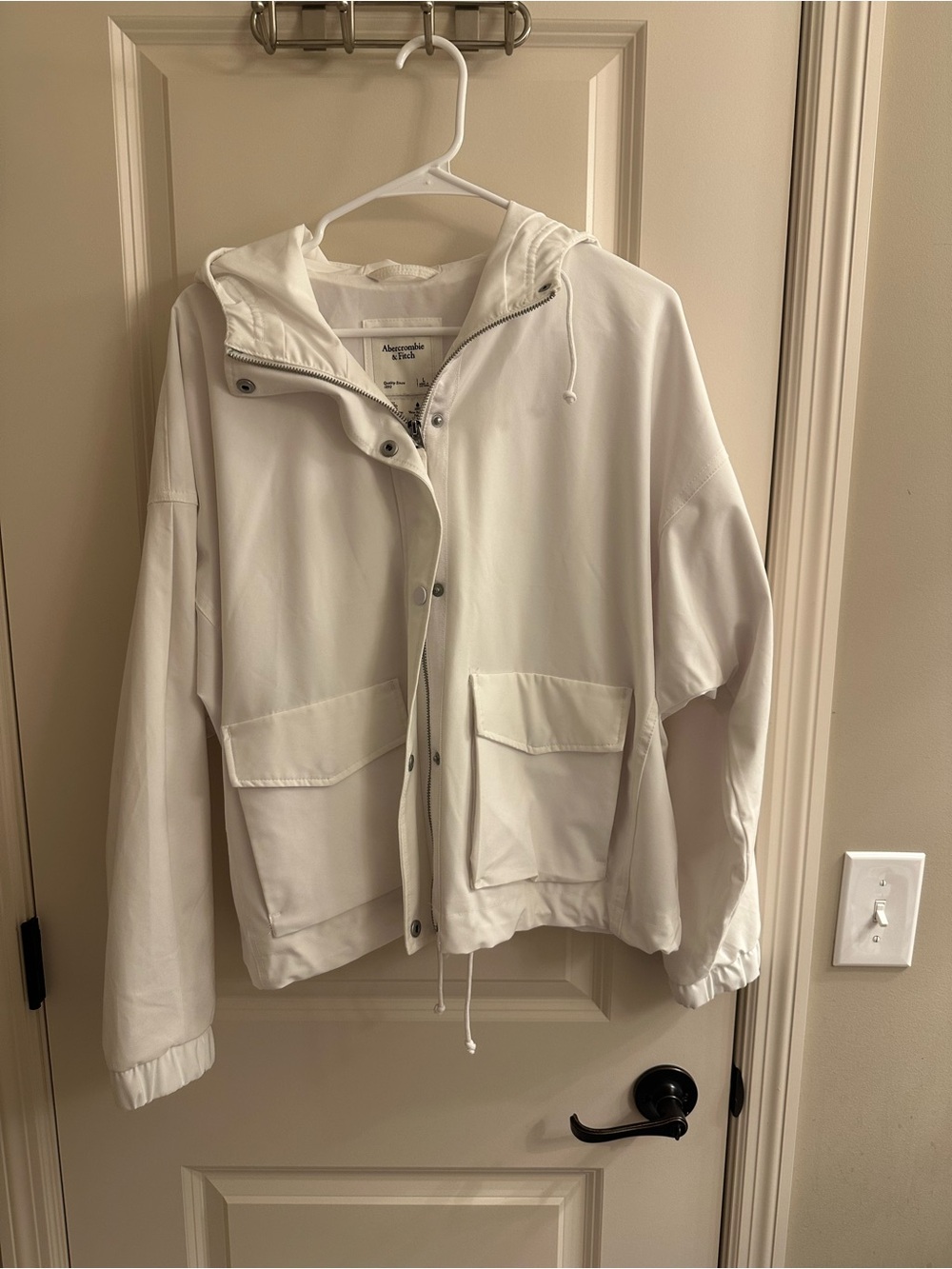 Abercrombie & Fitch Cropped Travelers Jacket | NWOT | Size L | White